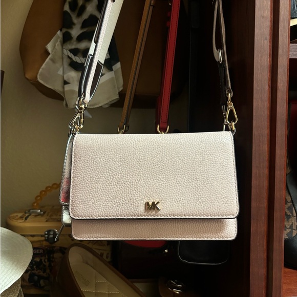 Michael Kors Jet Set Charm Small Phone Crossbody - Picture 2 of 5